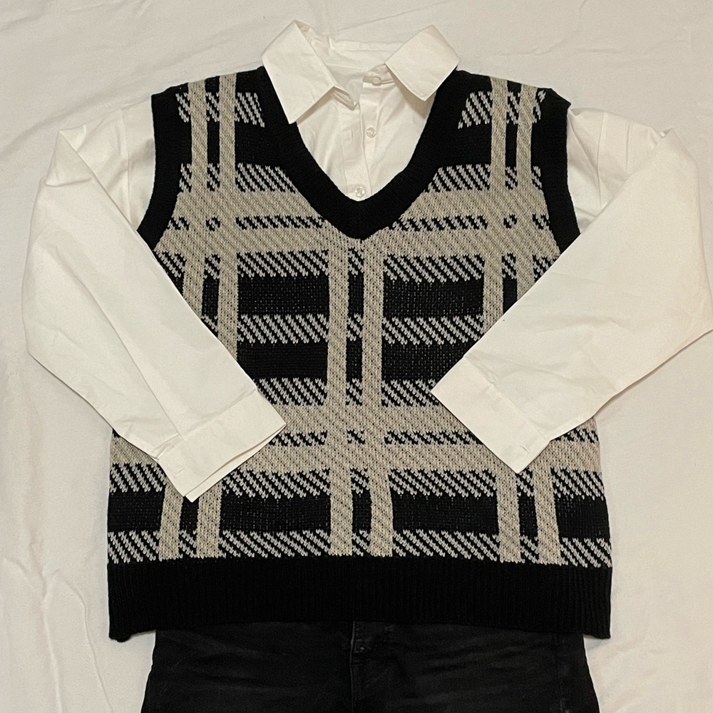 One size vest for female. Probably around M size.